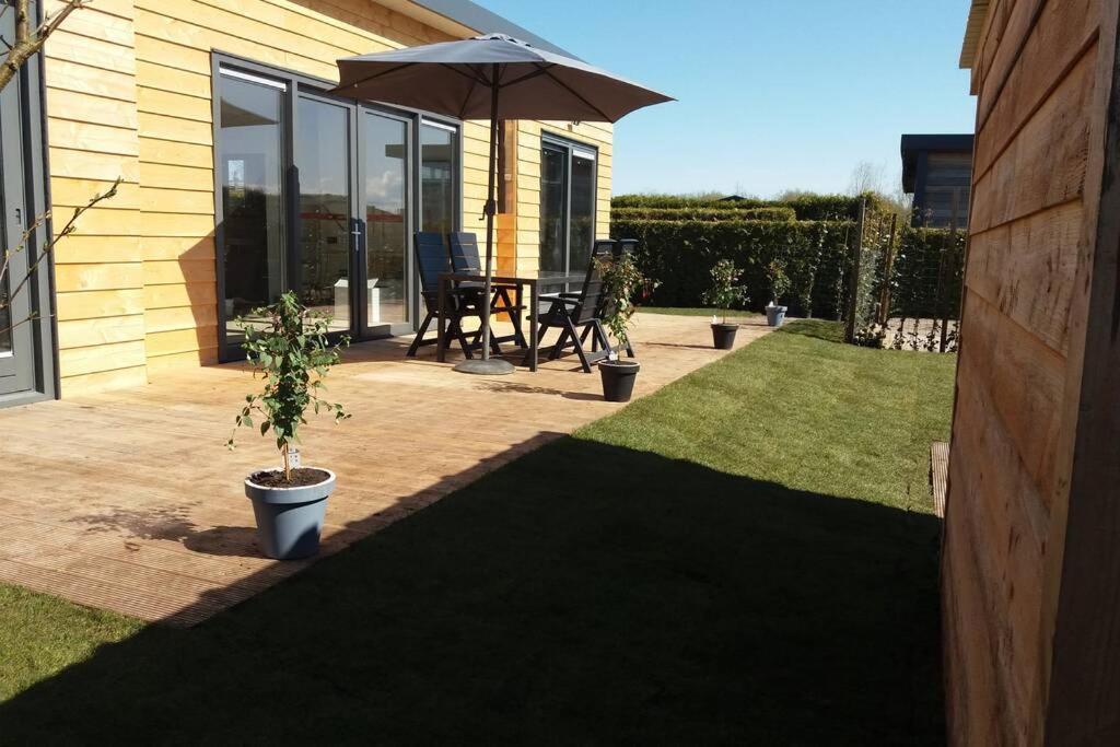 Luxe Vakantie Bungalow Met 3 Slaapkamers Dronrijp المظهر الخارجي الصورة